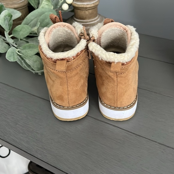 Baby Gap Girls Boots - Picture 3 of 4